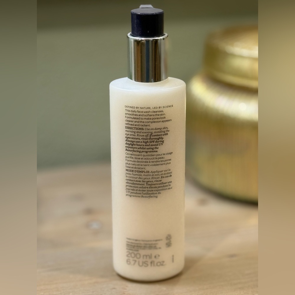 ELEMIS Dynamic Resurfacing Facial Wash FULL SIZE - Picture 2 of 3